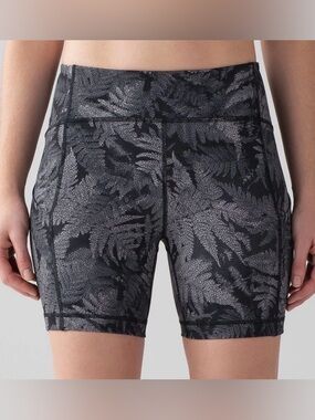 lululemon athletica Black & Gray Print High-Rise Bike Shorts EUC Sz 4